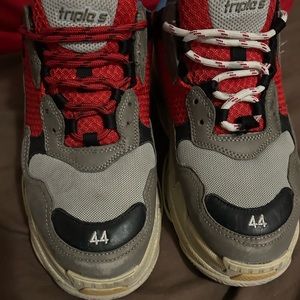Balenciagas triple s gray red blue